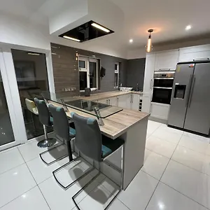 lovely-home-in-kimmage.dublin-hotelsweb.com/